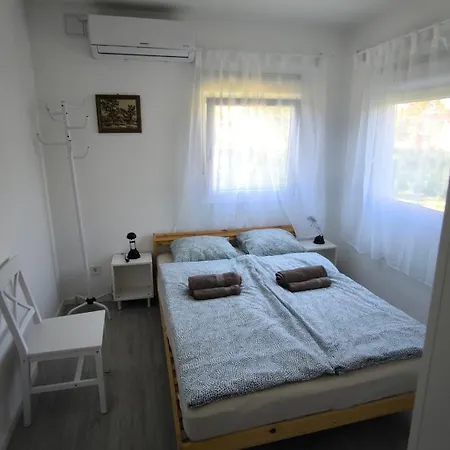 Budatava Vendeghaz * Balatonalmádi